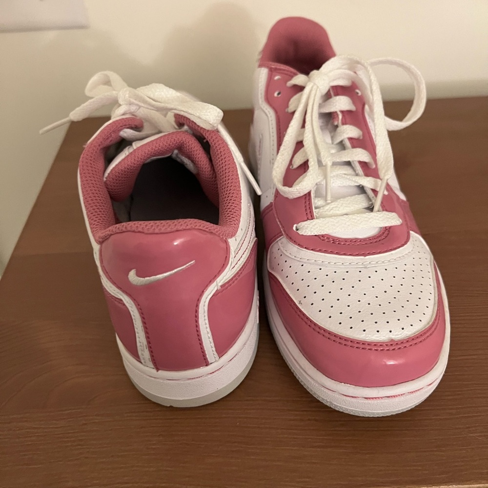 Never worn Nike airs